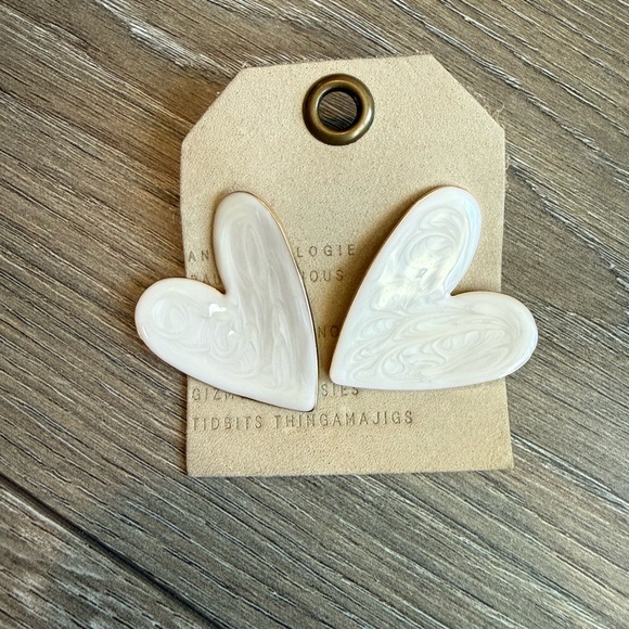 Anthropologie Heart-Shaped White and Gold Earrings - Picture 4 of 8
